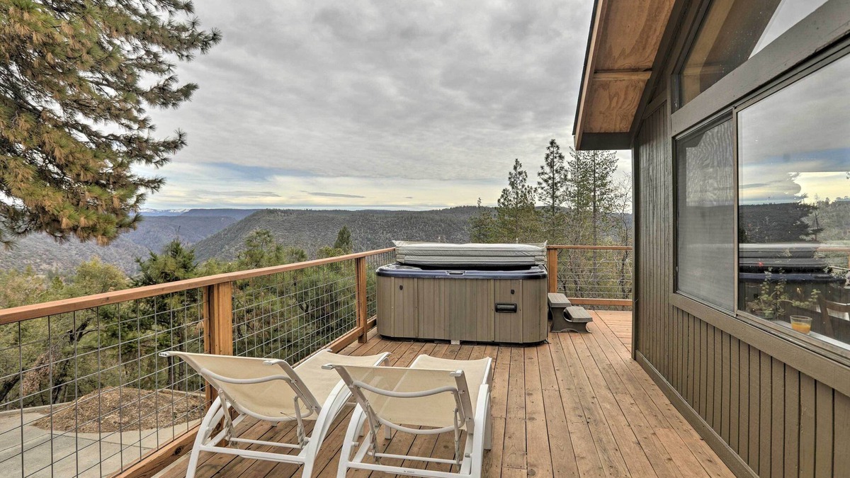 Colfax Apartment | Homey Colfax Getaway w/Private Hot Tub!