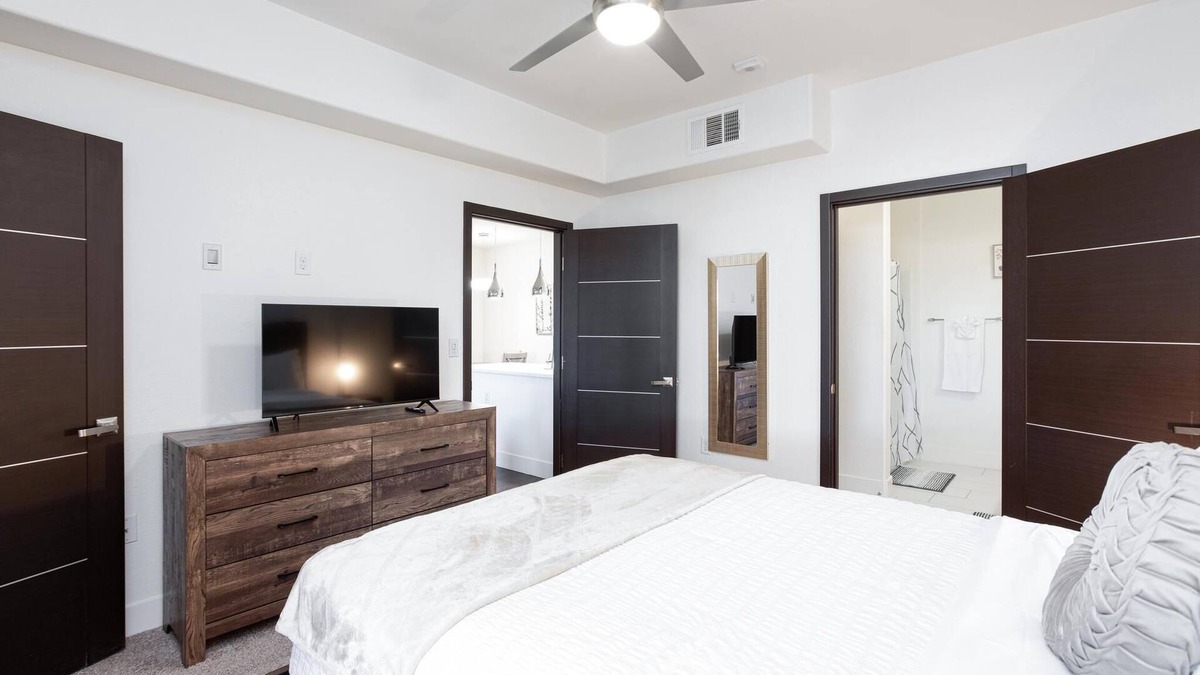 Spring Valley Apartment | Homey First Floor Unit in A Gated Community/FREE EV Charger!