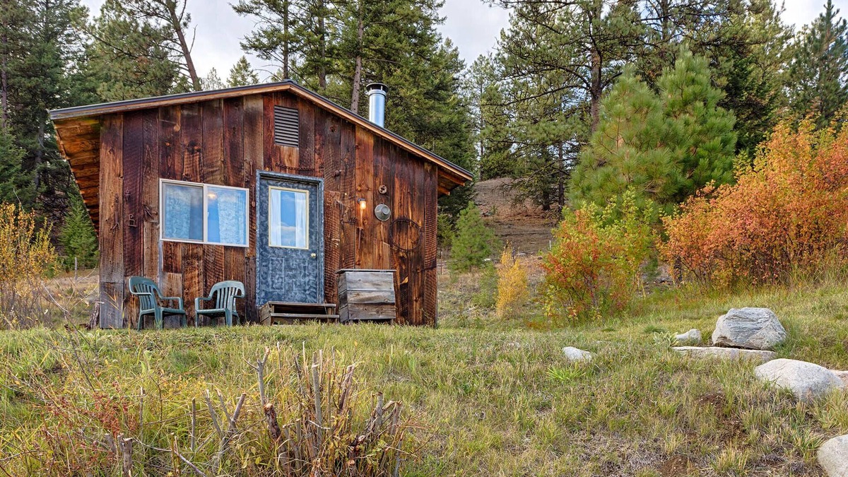 Oroville Cabin | Homey Homestead Cabin at Eden Valley Guest Ranch