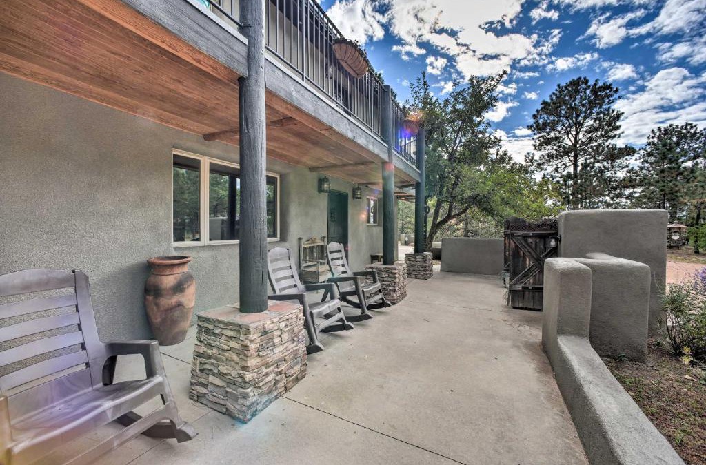 Cascade-Chipita Park Apartment | Homey Mtn View Escape 11 Mi to Garden of the Gods
