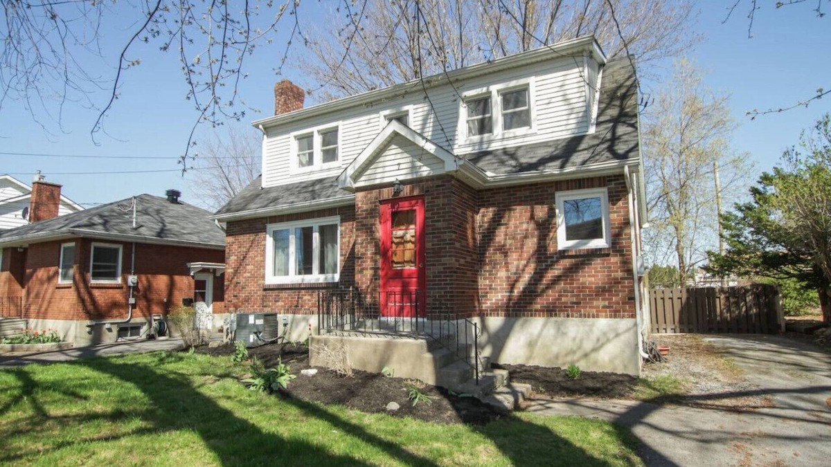 Cornwall House | Homey Single Family on Old Orchard