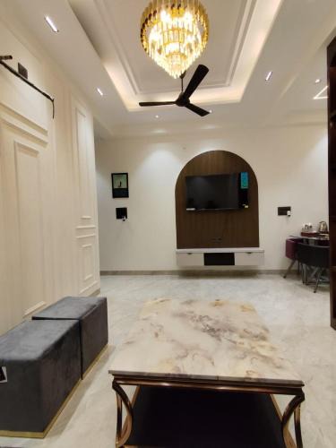 Indirapuram Apartment | Homlee-Diamond 2BHK Lift-Parking-Max Vaishali
