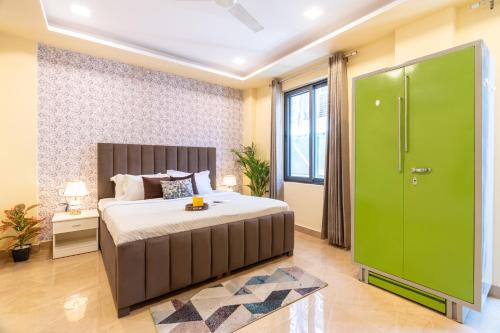 Dariyaganj Apartment | Homlee-Legacy 3BHK Flat in Central DEL-Lift-Terrace