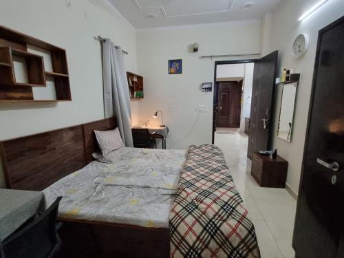 Bullawala Apartment | HOmTEL-2BHK Independent Flat by Pushpanjali QLH