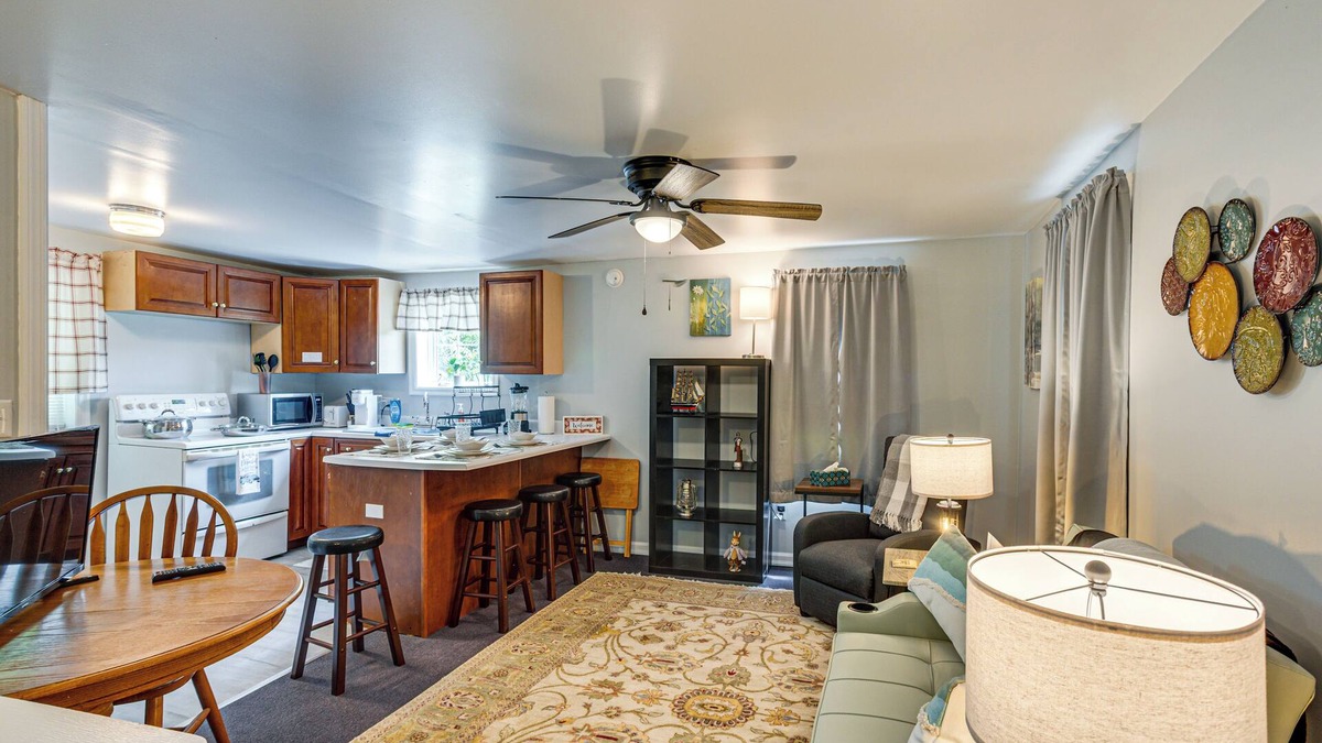 Mount Pleasant Mills Apartment | Honey Bee Farm On-Site: Susquehanna Valley Apt!