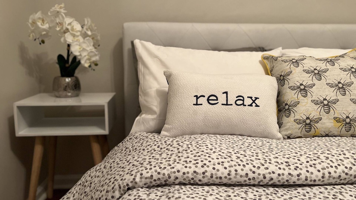 Winder House | Honey Bee in Winder GA - 5 minutes to Fort Yargo Park and Downtown!