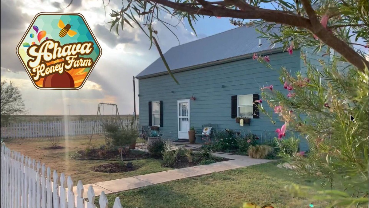 Levelland House | Honey Farm Private Cottage