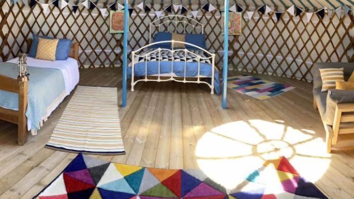 Newquay Cabin | Honeymoon - A luxury couples+ Yurt in a stunning historic estate near Newquay