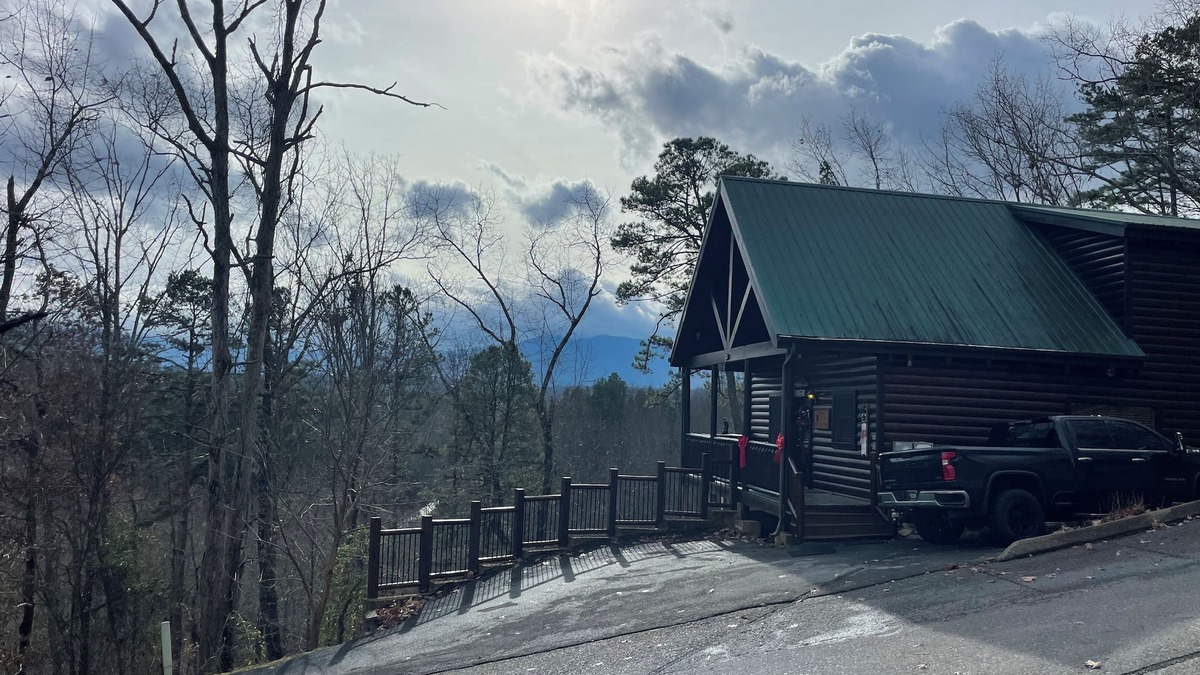 Sevierville Cabin | Honeymoon/Romantic Getaway - Gated Community- Private Hot Tub w/Mountain Views