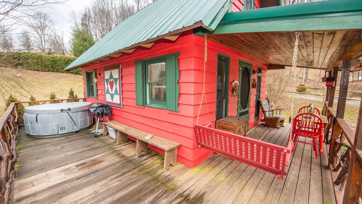 Sugar Grove Cabin | Honeymoon: Trout Stream, Huge Slide, Tubing & Petting Zoo