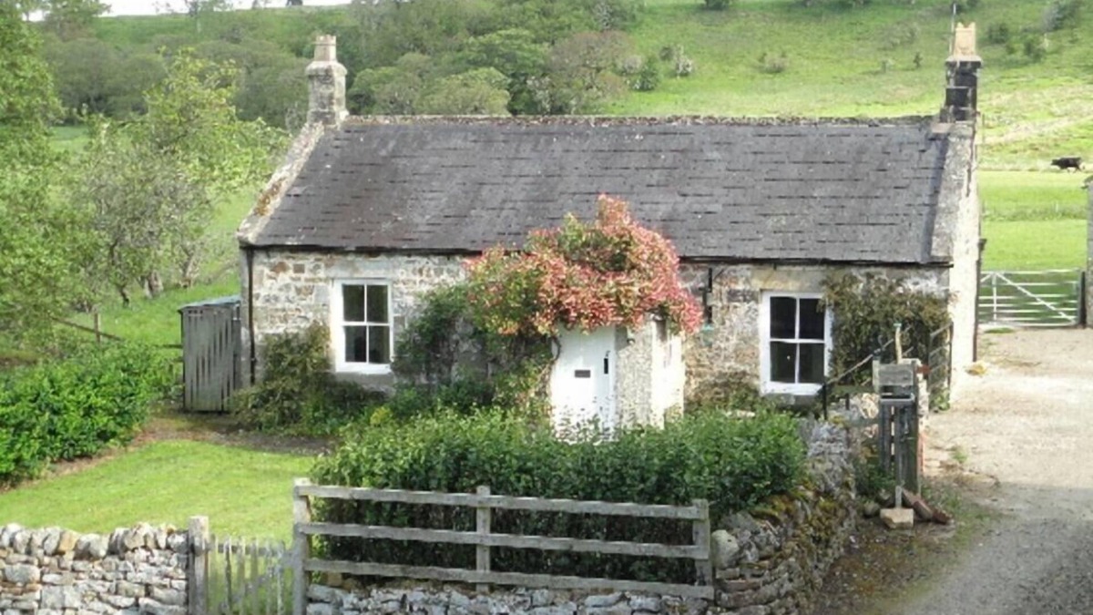 Hallington Cottage | HONEYSUCKLE COTTAGE (WARK ON TYNE), family friendly in Wark