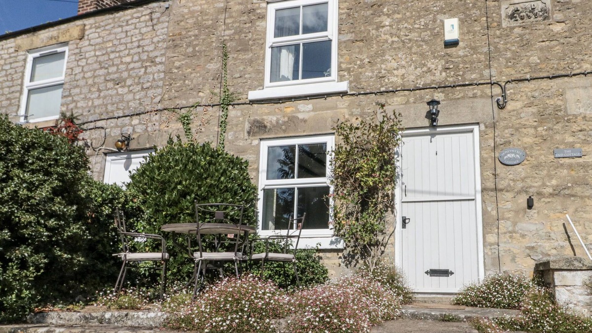 Scawton Cottage | HONEYSUCKLE COTTAGE, with open fire in Helmsley