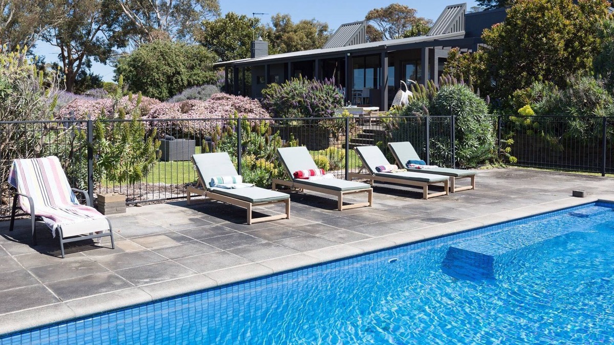 Shoreham House | Honeysuckle House with pool and tennis court