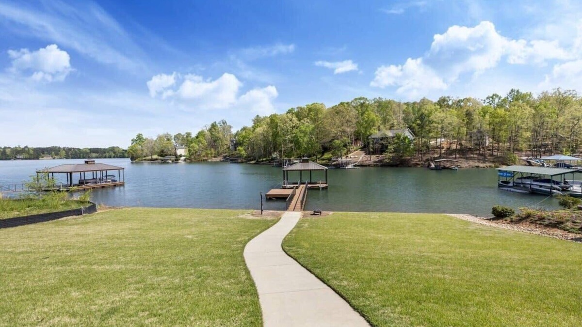 Seneca House | Honeysuckle Lake Keowee Waterfront Retreat