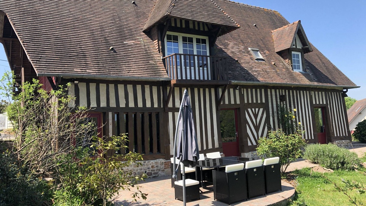 Gonneville-sur-Honfleur House | Honfleur LA CANETIÈRE, Typical Normandy gîte, with closed garage