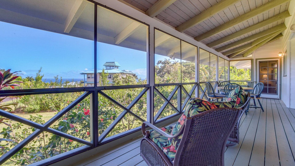 Honomu House | Honomu Home w/Screened Lanai + Ocean Views!