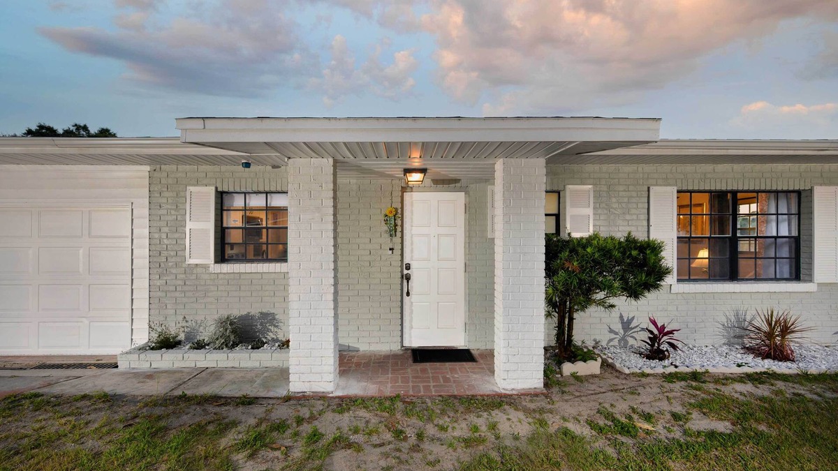 Winter Haven Cottage | Hook, Line & Leisure: Lakefront Gem, 2 Mi to Dtwn