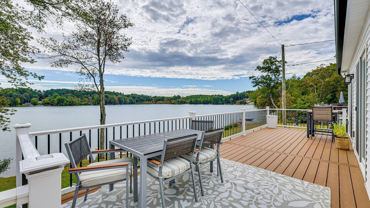 Thompson House | Hooked on Nature: Waterfront Thompson Retreat