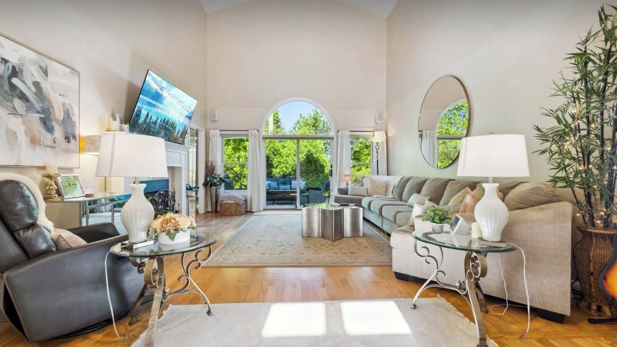 Bloomington House | Hoosier Estate - Steps to IU