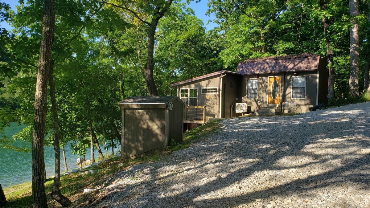 Garfield House | Hoot Owl Cabin - LAKEFRONT 2-Loft Cabin with stairs to the shoreline!