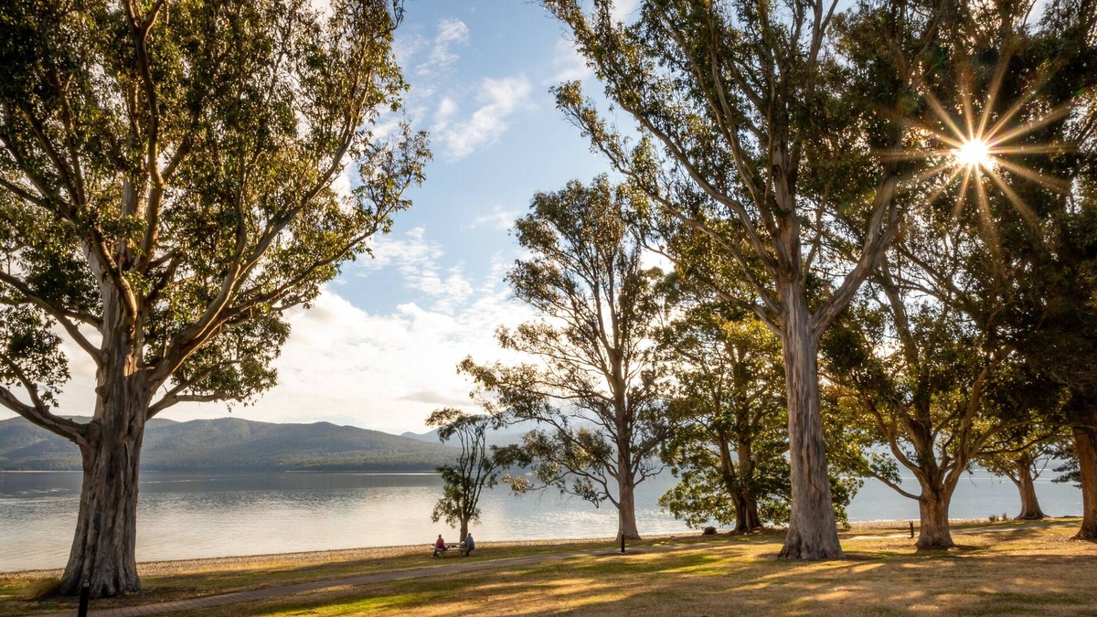 Te Anau Cottage | Hop, Skip and Jump to the Lake - Te Anau House