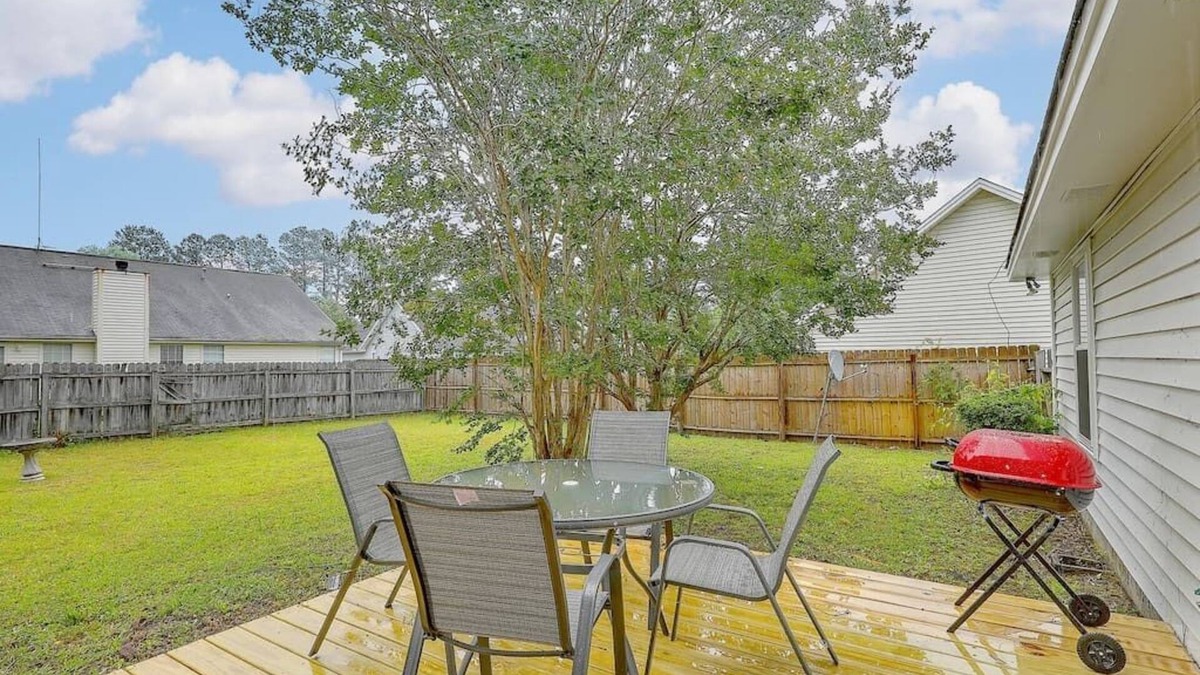 Summerville House | Hopper · CHAS, SUMMRVLL/NEXTON Comfort Near Everything!