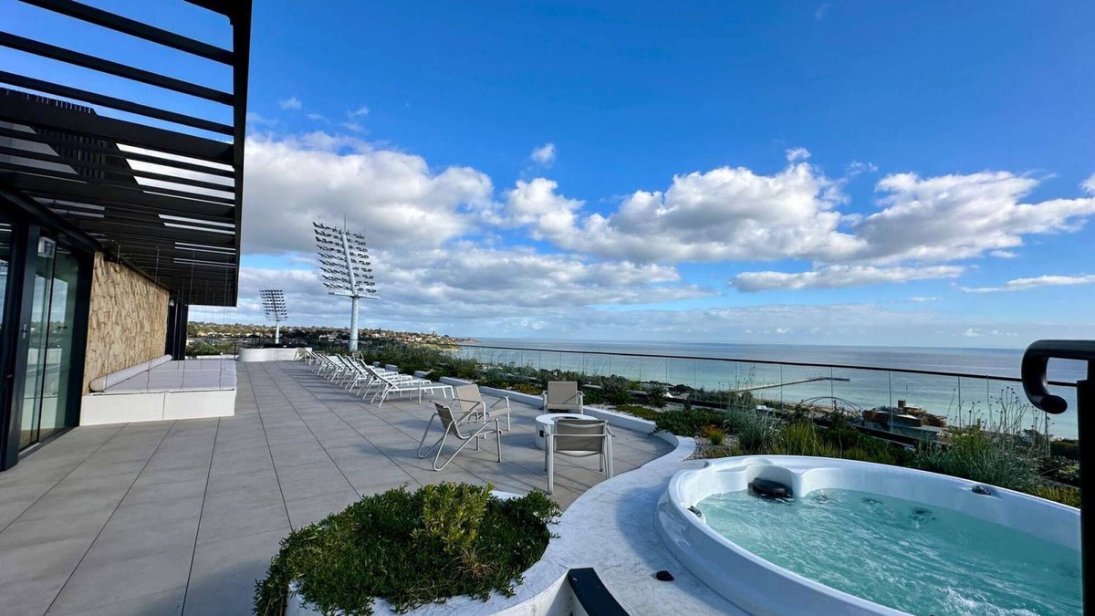Frankston Apartment | Horizon Bliss - access to spa and opposite the beach