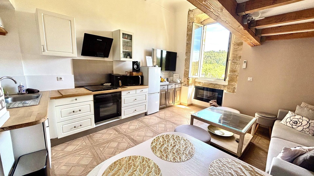 Les Pennes-Mirabeau Apartment | Horizon Dans le Vieux Village des Pennes