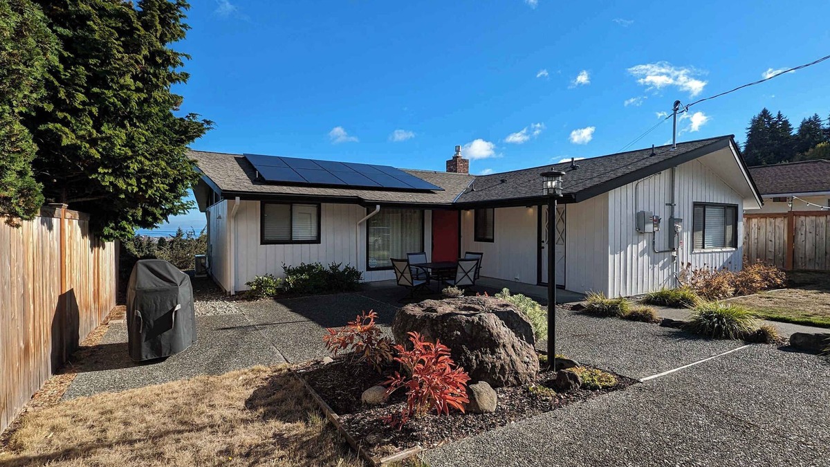 Port Angeles House | Horizon Stunning Home with Breathtaking Views