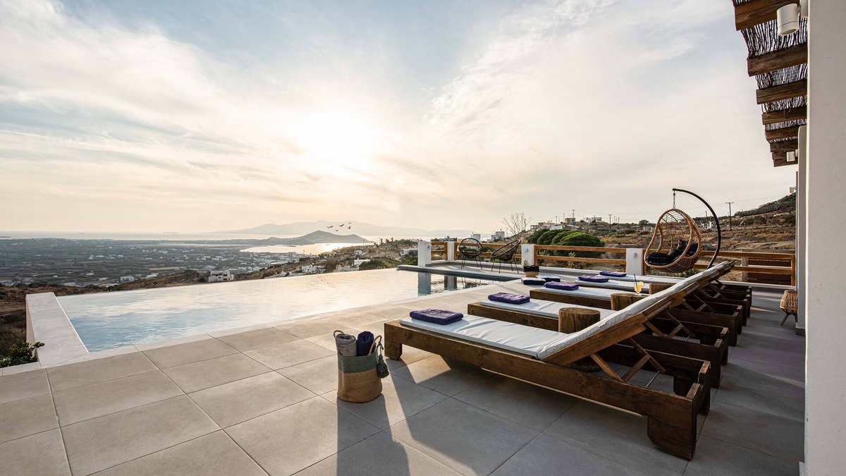 Naxos Town Villa | Horizon Villa in Naxos Skyline