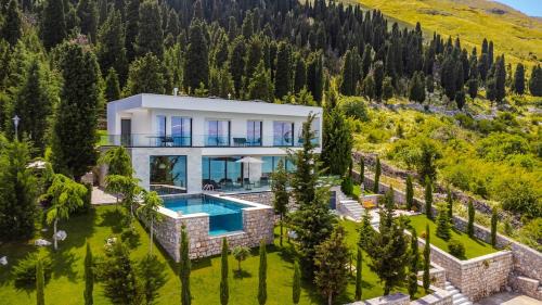 Shkoder Villa | Horizon Villa Luxurious Lakefront Retreat