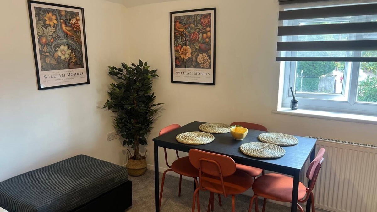 Horley Apartment | Horley Apartments Flat 3