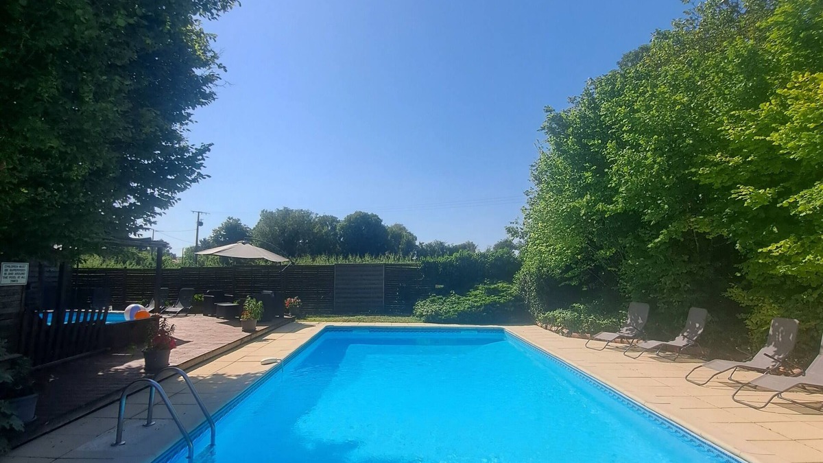 Saint-Pierre-de-Juillers Cottage | 'Horloge' La Grange du Moulin - Exclusively families, heated pool, garden, wifi