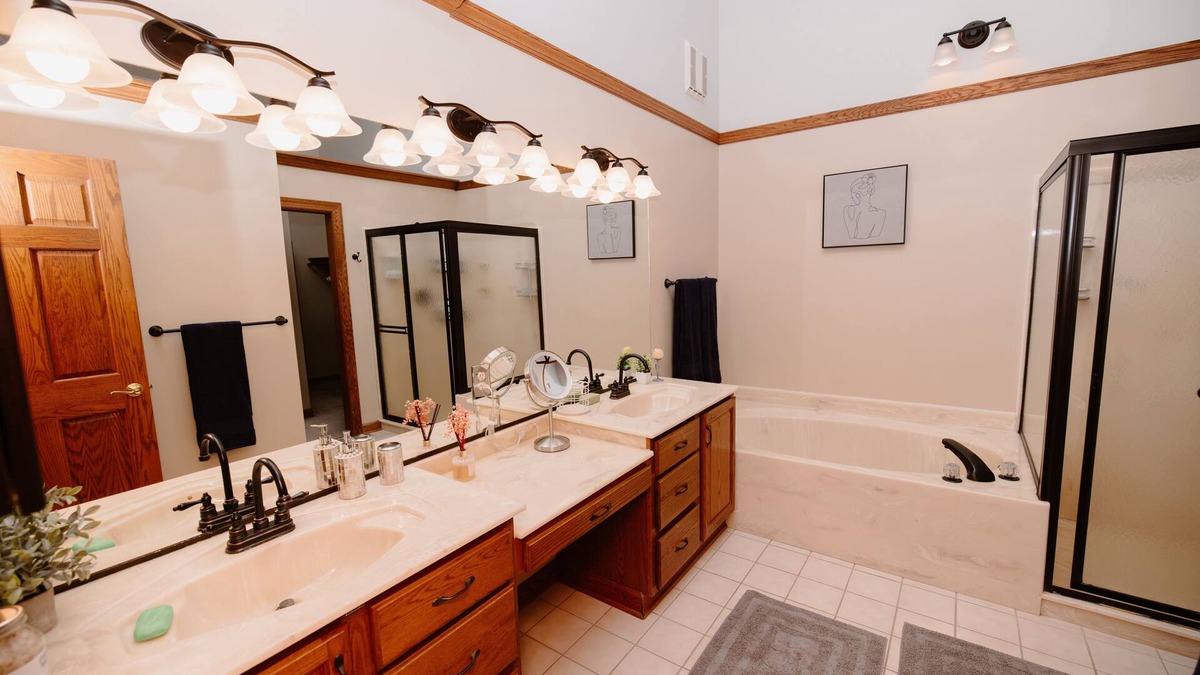 Hinckley Other | Horse farm house on 39 acres