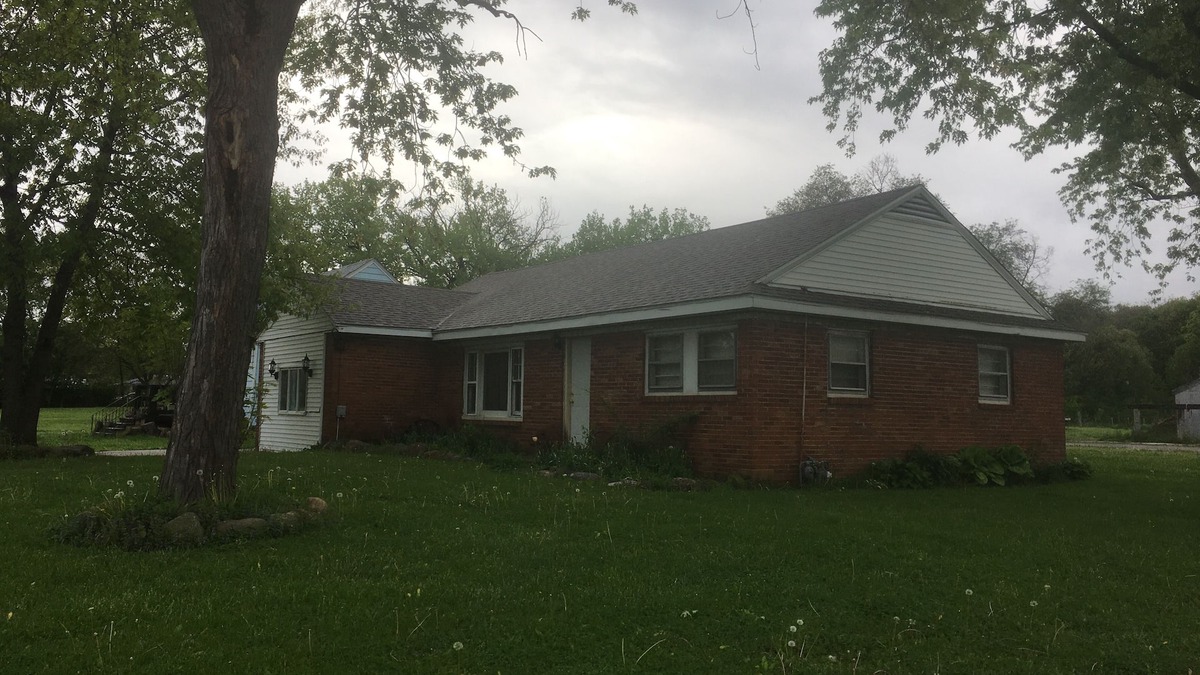 Ottawa House | Horse Ranch - Starved Rock - Skydive Chicago