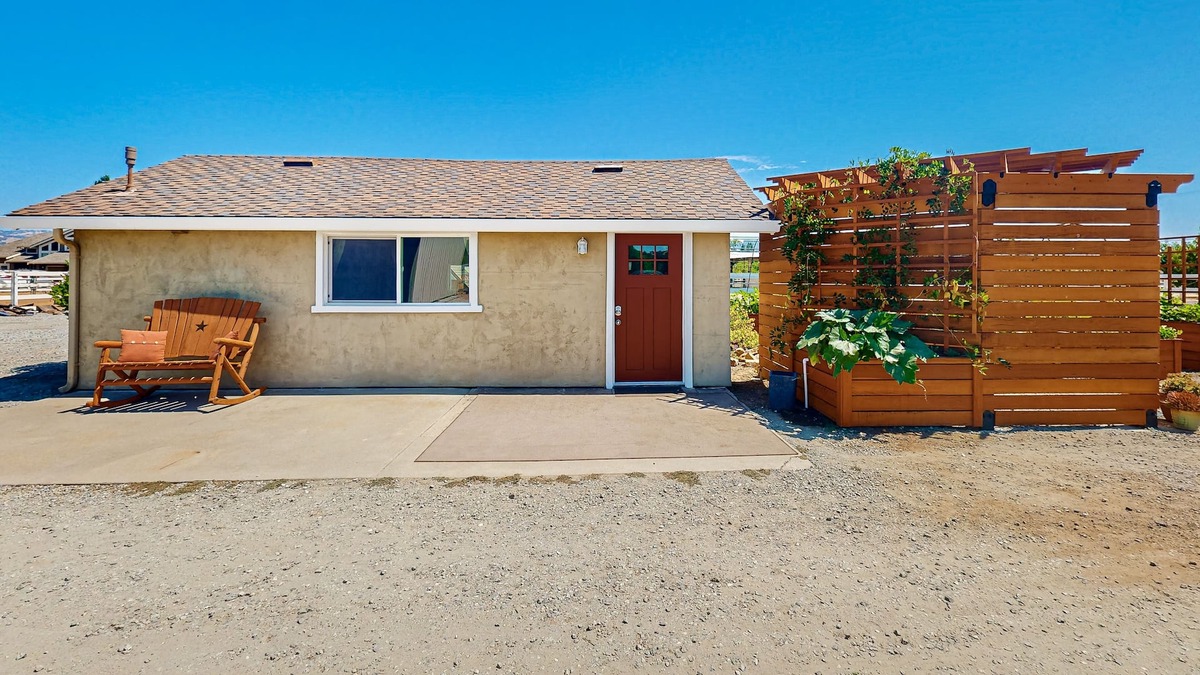 San Martin Cottage | Horseshoe Cottage | Acreage in San Martin with picnic area - near wineries