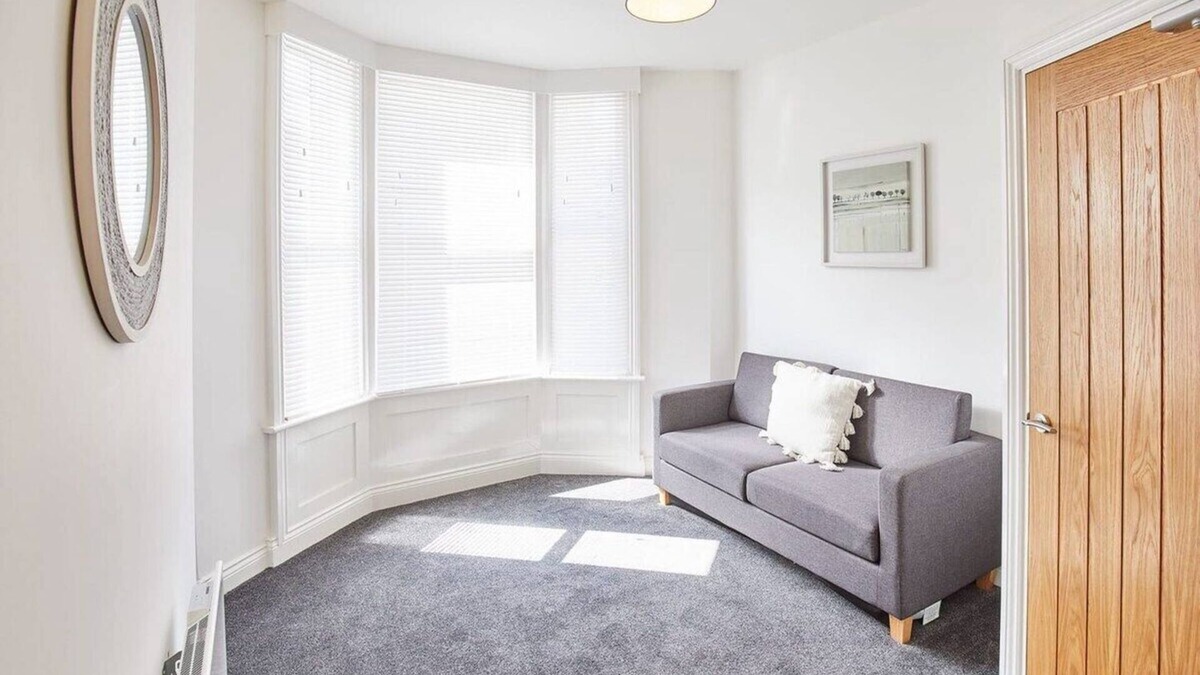 Scarborough Apartment | Host & Stay | Apartment 1 @ Queens Court