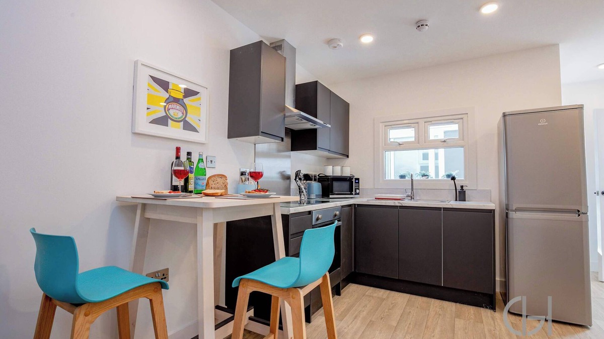 Caterham Apartment | Host & Stay | Croydon Road Abode