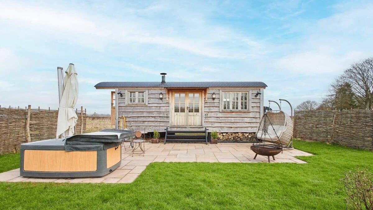 Bronllys Ski Chalet | Host & Stay | Glöyn Byw