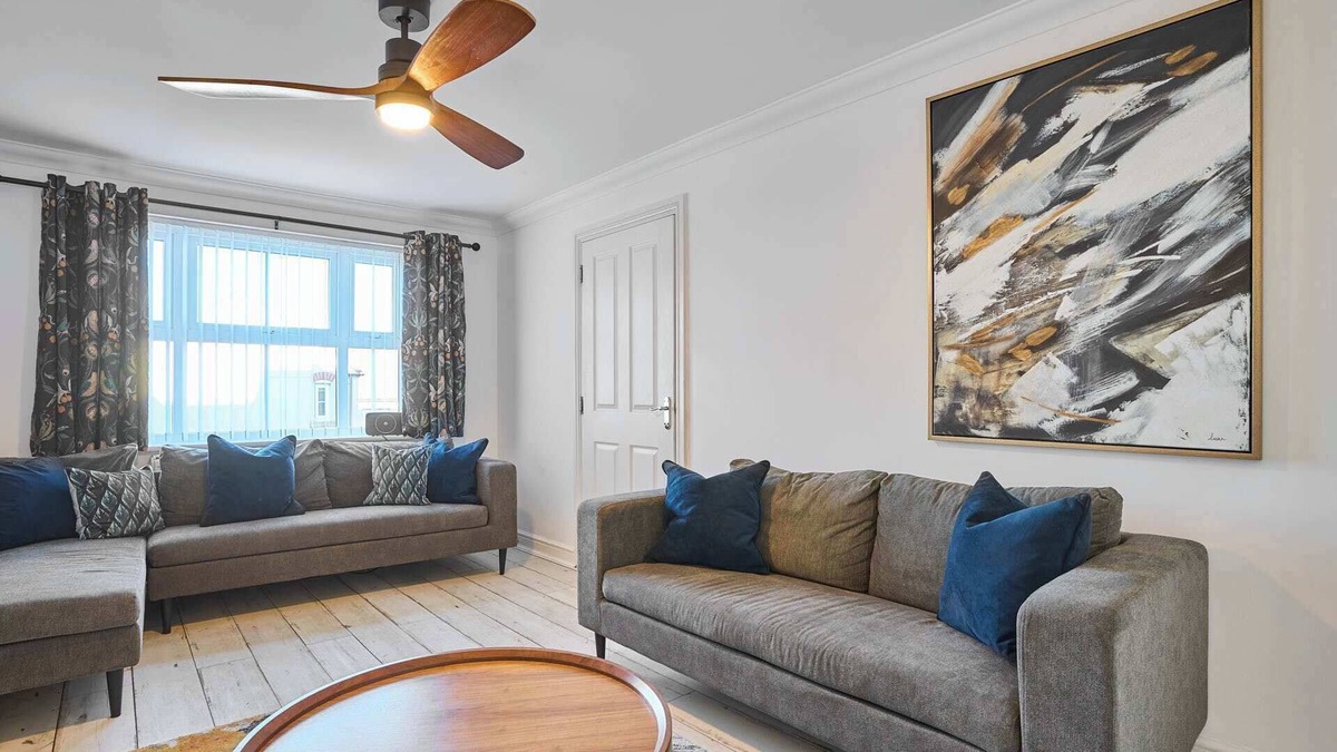 Launceston House | Host & Stay | Honeycomb House