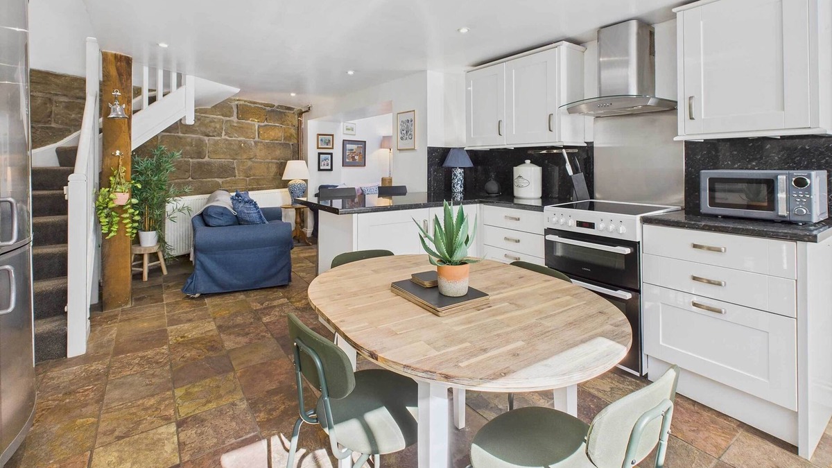 Staithes House | Host & Stay | Luna Cottage