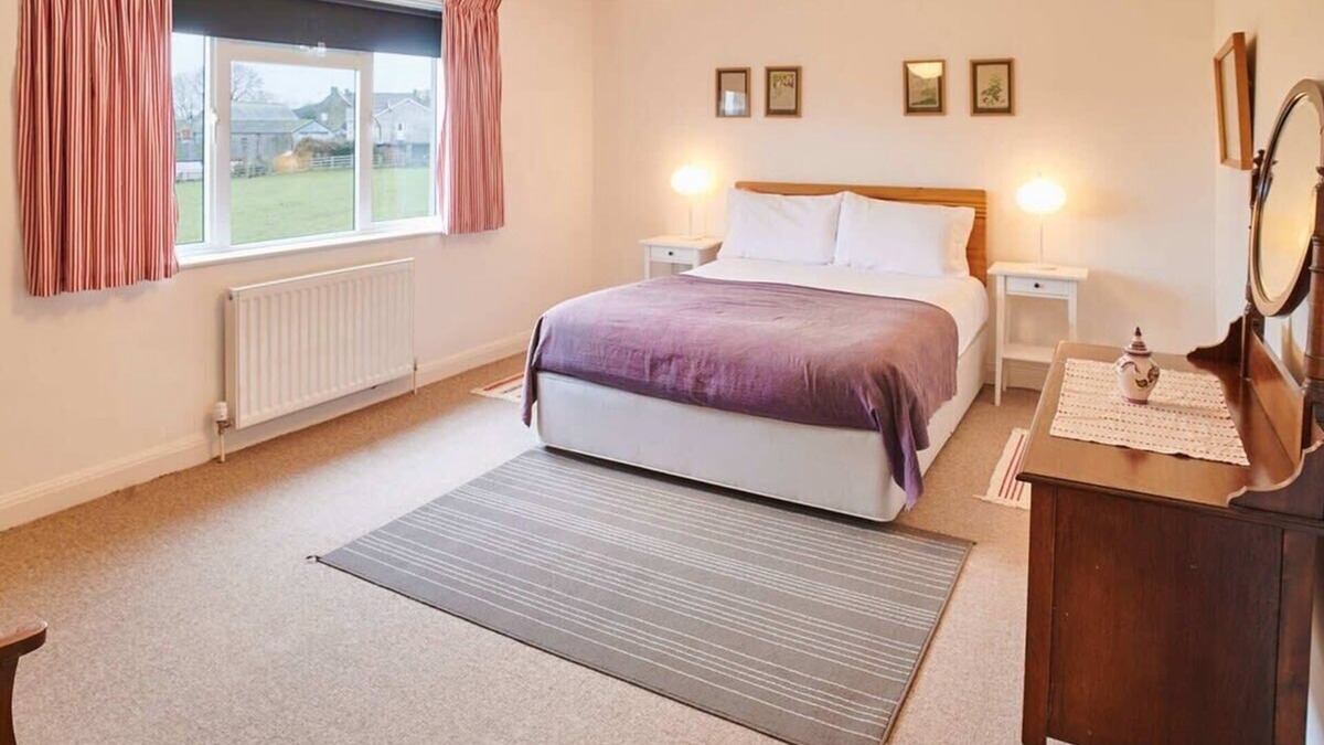 Llanfihangel Tal-y-llyn House | Host & Stay | Penrheol Farmhouse