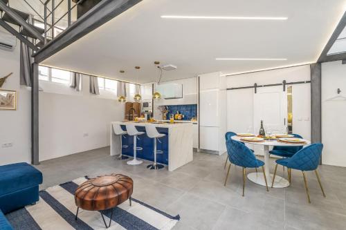 Evora House | Host Wise - Elegant Loft with Historic Charm & Terrace