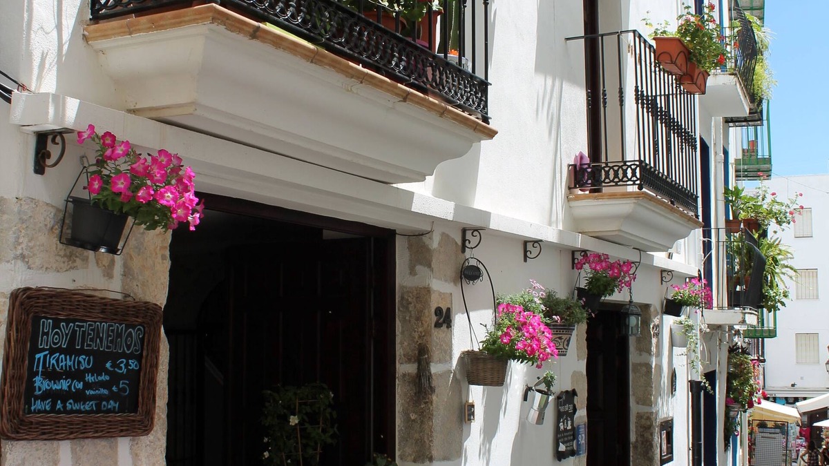 Peniscola Old Town House | Hostal Dios Esta Bien
