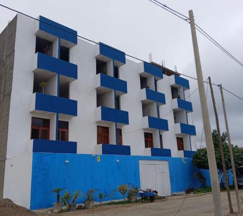 Cerro Azul House | Hostal Lobitos