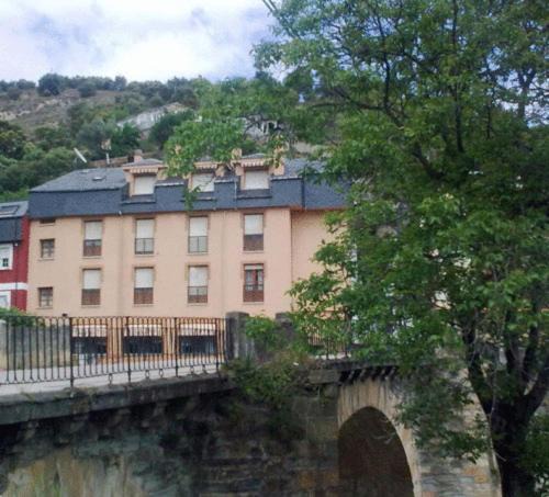 Villafranca del Bierzo House | Hostal Restaurante Méndez