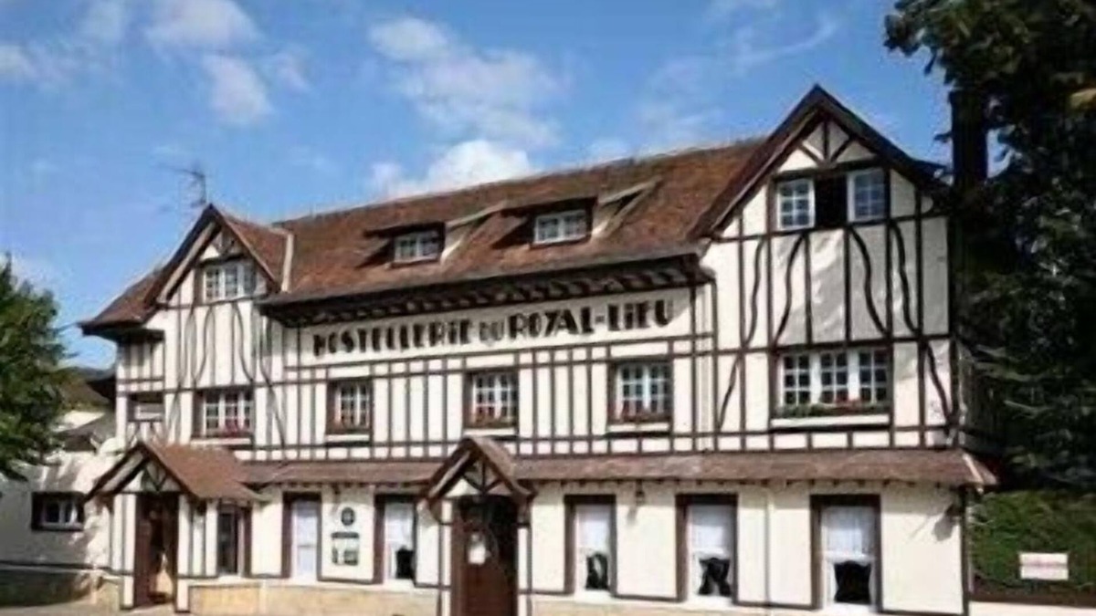 Royallieu Village Hotel | Hostellerie Du Royal Lieu