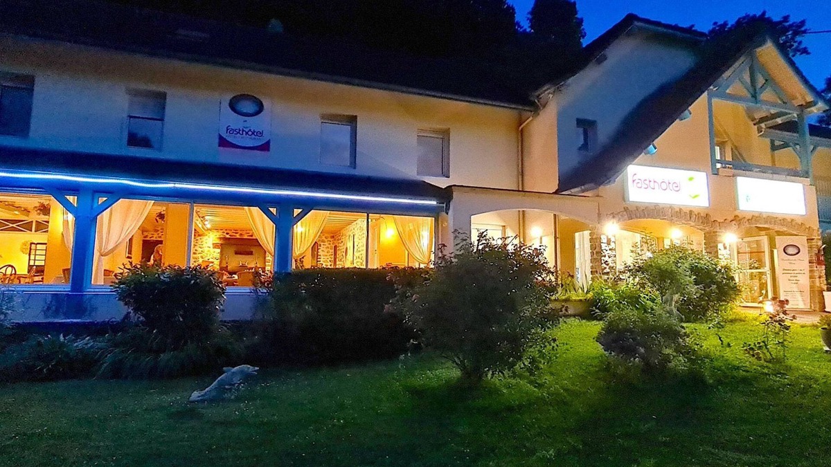 Lurbe-Saint-Christau Hotel | Hostellerie du paon blanc