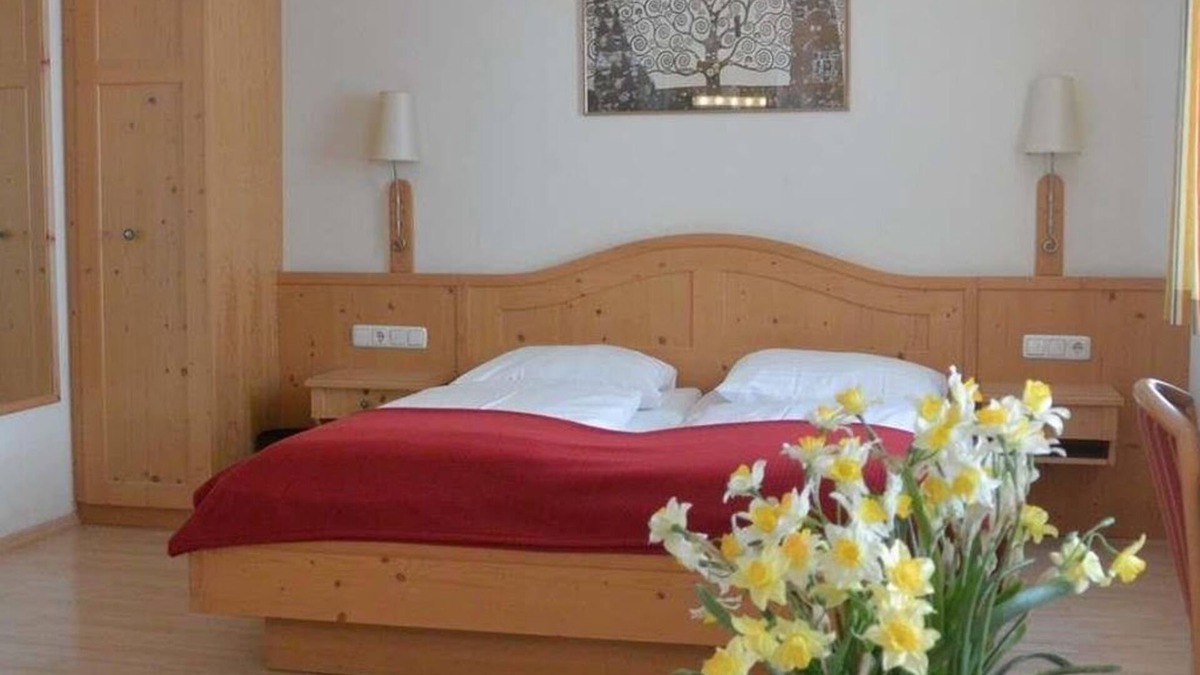 Elisabeth-Vorstadt Bed & Breakfast | HOT DEAL triple room non refundable rate - Adlerhof, Pension