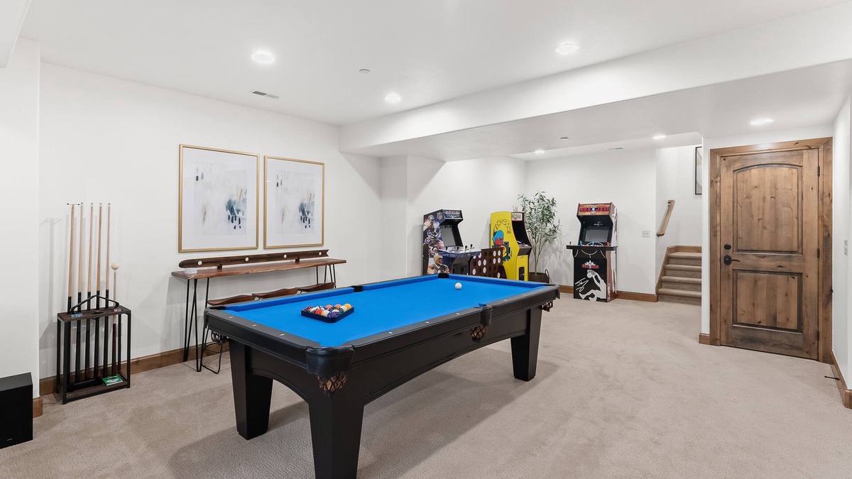 Park City House | Hot tub, 2 primaries, 180° view of Deer Valley, 1GB wifi, pets welcome